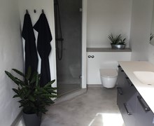 Microcement i badeværelse i Odense