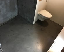 Microcement i 2 badeværelser i Nyborg