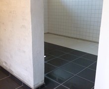 Flisearbejde ifm. renovering af toilet-, bad-, & omklædningsrum i Odense.
