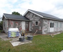 Netarmering/tyndpudsning (netpuds) af hus i Odense, inkl. udbedring af reparationer.