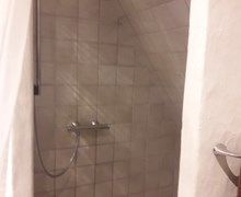 Microcement i 1. sals badeværelse i Odense (før billede)