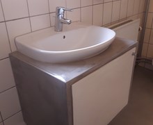 Renovering af badeværelse med microcement.