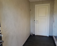 Microcement på vægge i forbindelse med renovering af bryggers